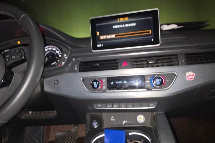 Used Audi A4L 2019 40 TFSI Fashion Edition China VI Emission Standard Audio And AC Panel