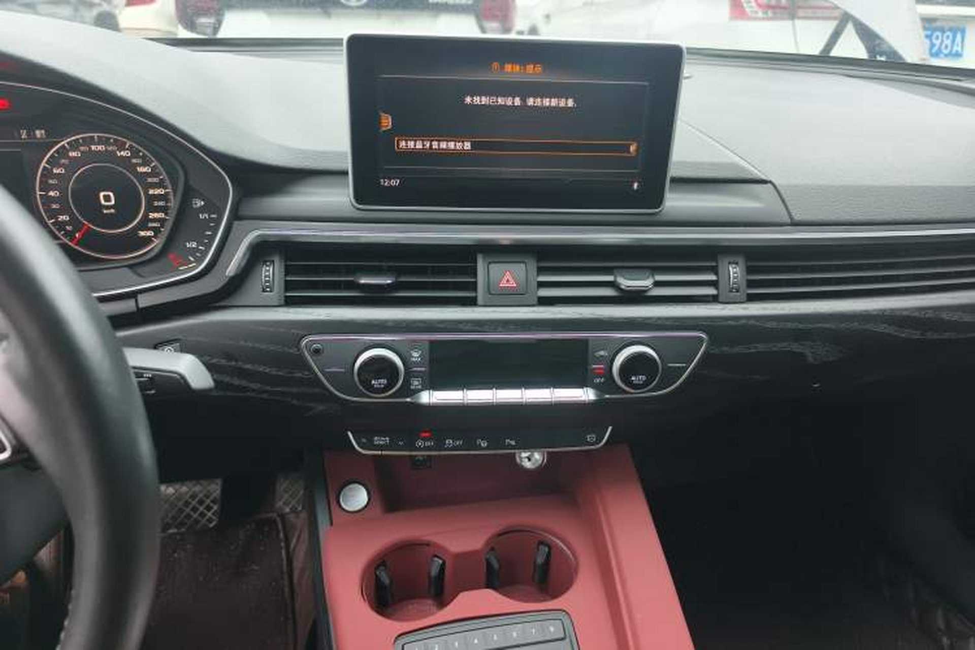 Used Audi A4L 2019 40 TFSI Fashion Edition China VI Emission Standard Audio And AC Panel