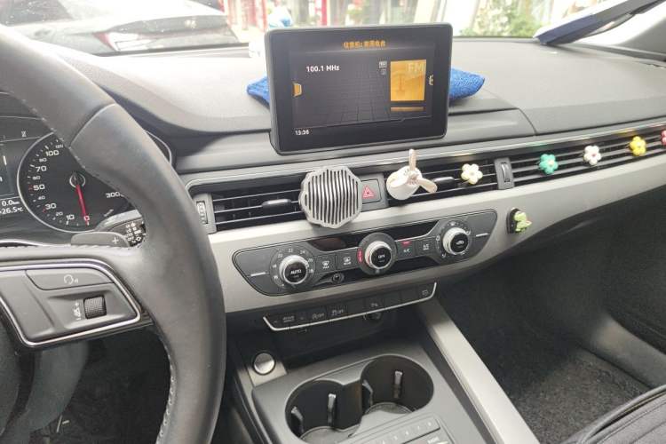 Used Audi A4L 2019 40 TFSI Ambition China VI Audio And AC Panel