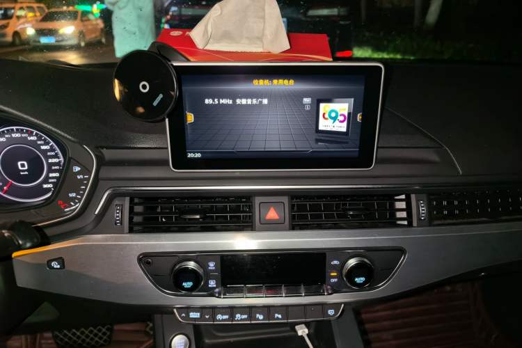 Used Audi A4L 2019 40 TFSI Fashion Edition China VI Emission Standard Audio And AC Panel