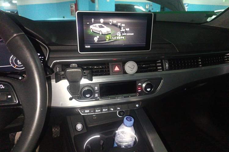 Used Audi A4L 2019 40 TFSI Fashion Version China V Audio And AC Panel