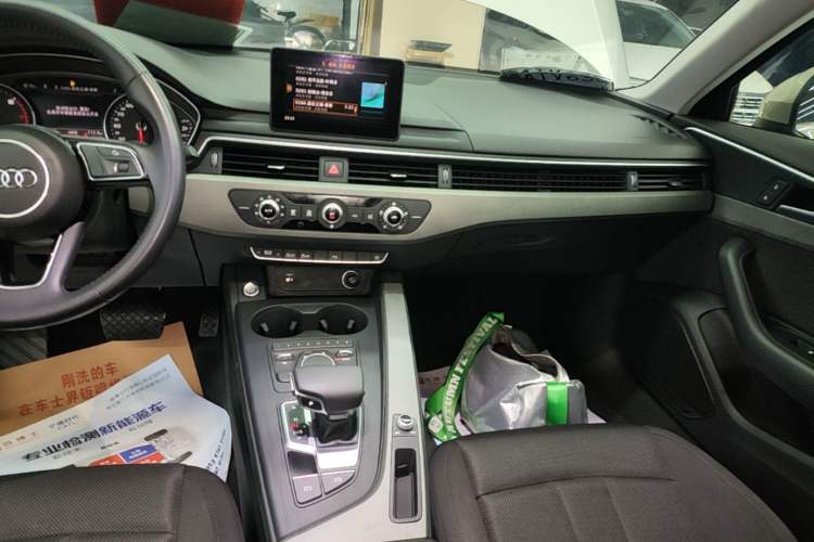 Used Audi A4L 2019 40 TFSI Ambition China VI Audio And AC Panel