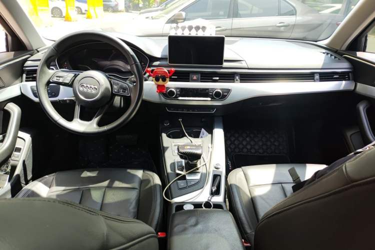 Used Audi A4L 2019 40 TFSI Fashion Version China V Center Console