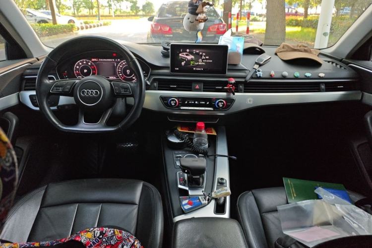 Used Audi A4L 2019 40 TFSI Fashion Edition China VI Emission Standard Center Console