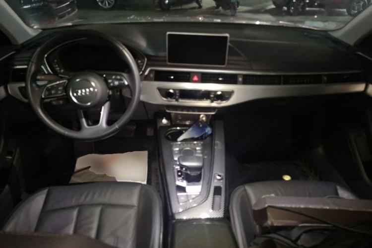 Used Audi A4L 2019 40 TFSI Fashion Edition China VI Emission Standard Center Console