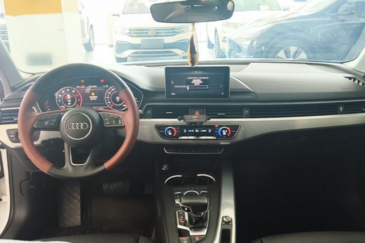 Used Audi A4L 2019 40 TFSI Fashion Edition China VI Emission Standard Center Console