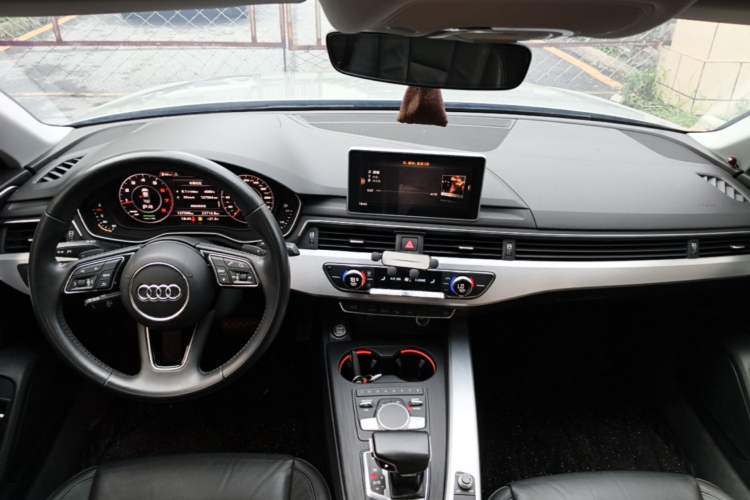 Used Audi A4L 2019 40 TFSI Fashion Edition China VI Emission Standard Center Console