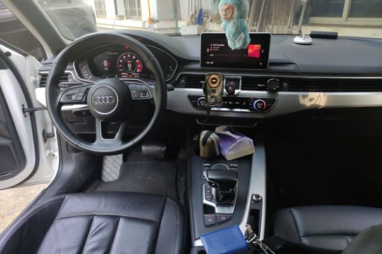 Used Audi A4L 2019 40 TFSI Sporty Version China V Center Console