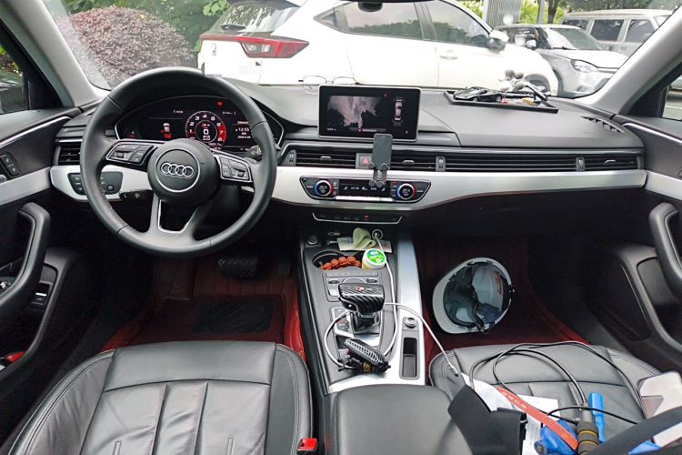 Used Audi A4L 2019 40 TFSI Fashion Edition China VI Emission Standard Center Console