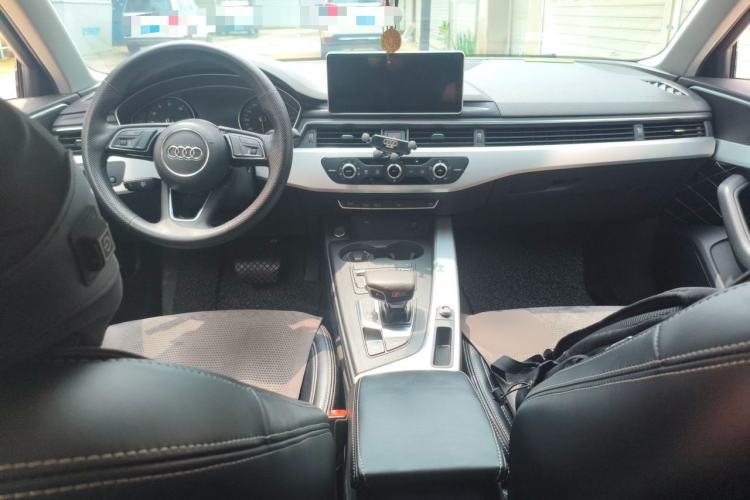 Used Audi A4L 2019 40 TFSI Ambition China VI Center Console