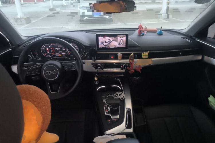 Used Audi A4L 2019 40 TFSI Fashion Edition China VI Emission Standard Center Console