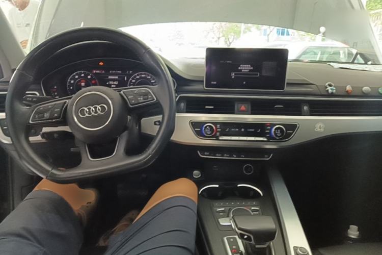 Used Audi A4L 2019 40 TFSI Fashion Edition China VI Emission Standard Center Console