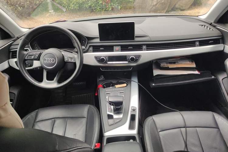 Used Audi A4L 2019 40 TFSI Fashion Edition China VI Emission Standard Center Console