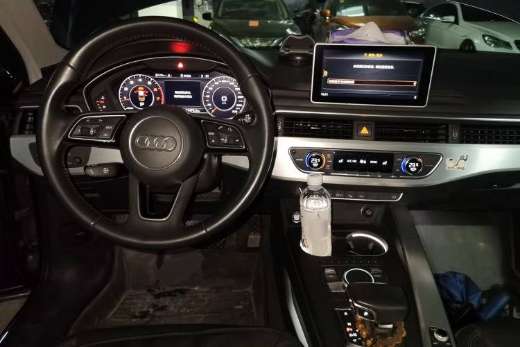 Used Audi A4L 2019 40 TFSI Fashion Edition China VI Emission Standard Center Console