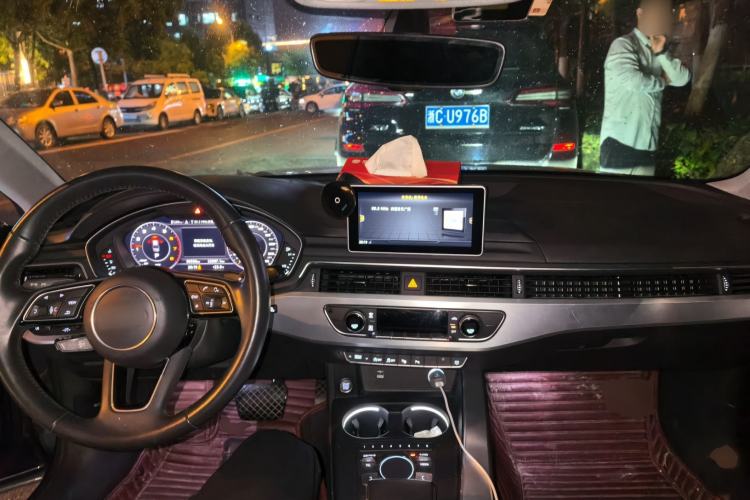 Used Audi A4L 2019 40 TFSI Fashion Edition China VI Emission Standard Center Console