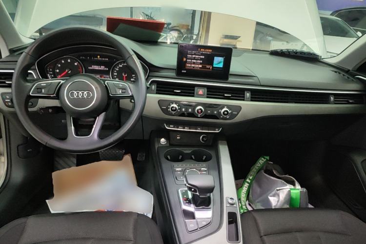 Used Audi A4L 2019 40 TFSI Ambition China VI Center Console