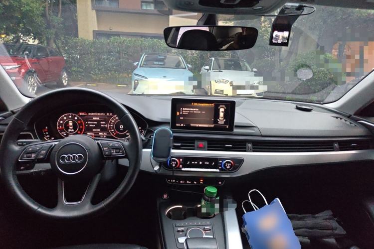 Used Audi A4L 2019 40 TFSI Fashion Edition China VI Emission Standard Center Console