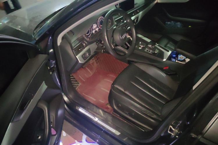 Used Audi A4L 2019 40 TFSI Fashion Edition China VI Emission Standard Driver Seat