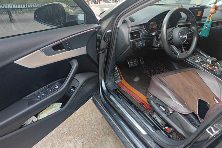 Used Audi A4L 2019 40 TFSI Fashion Edition China VI Emission Standard Driver Seat