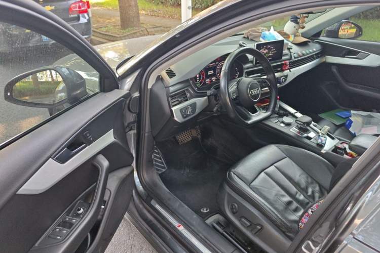 Used Audi A4L 2019 40 TFSI Fashion Edition China VI Emission Standard Driver Seat
