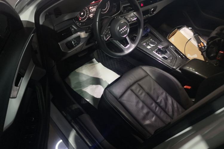Used Audi A4L 2019 40 TFSI Fashion Edition China VI Emission Standard Driver Seat
