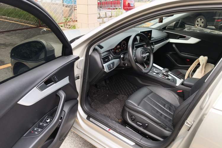 Used Audi A4L 2019 40 TFSI Fashion Edition China VI Emission Standard Driver Seat