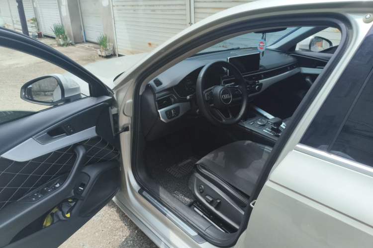 Used Audi A4L 2019 40 TFSI Ambition China VI Driver Seat