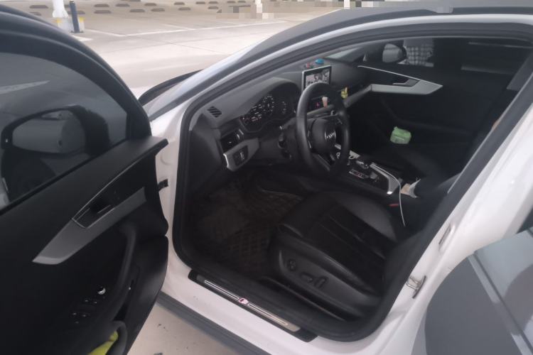 Used Audi A4L 2019 40 TFSI Fashion Edition China VI Emission Standard Driver Seat