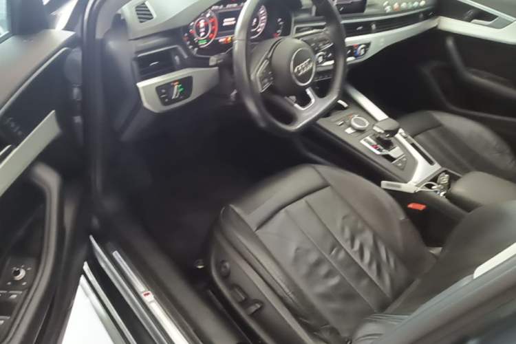 Used Audi A4L 2019 40 TFSI Fashion Edition China VI Emission Standard Driver Seat
