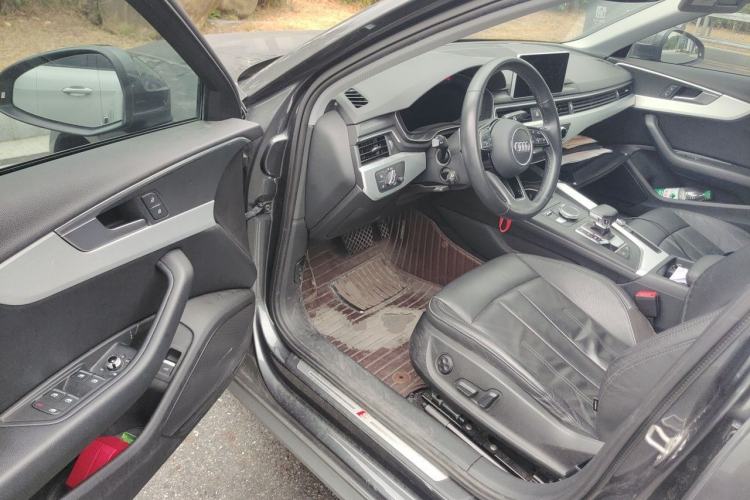 Used Audi A4L 2019 40 TFSI Fashion Edition China VI Emission Standard Driver Seat