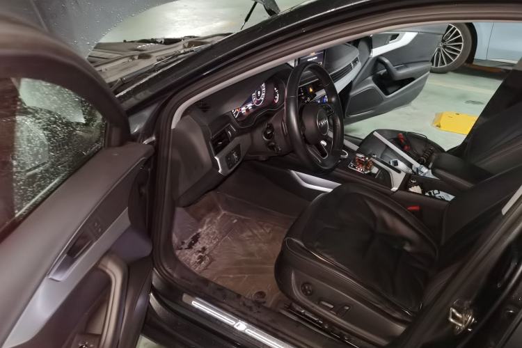 Used Audi A4L 2019 40 TFSI Fashion Edition China VI Emission Standard Driver Seat