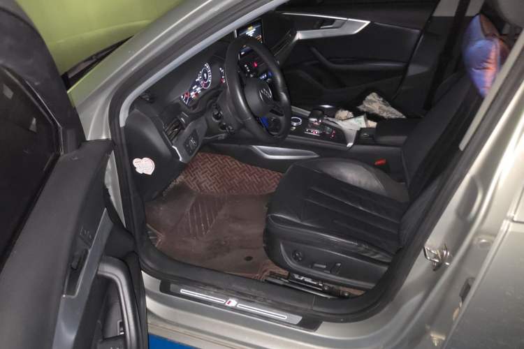 Used Audi A4L 2019 40 TFSI Fashion Edition China VI Emission Standard Driver Seat