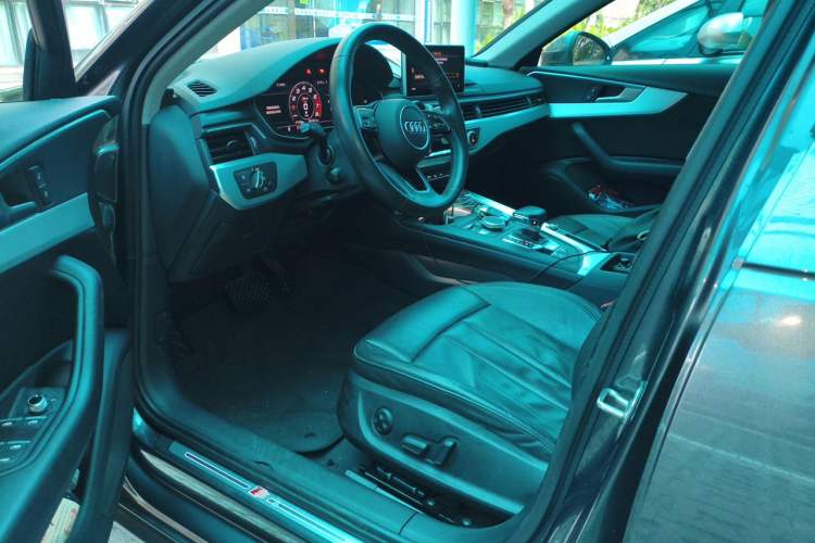Used Audi A4L 2019 40 TFSI Fashion Edition China VI Emission Standard Driver Seat