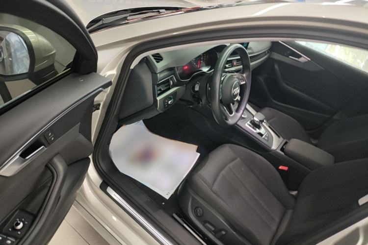 Used Audi A4L 2019 40 TFSI Ambition China VI Driver Seat