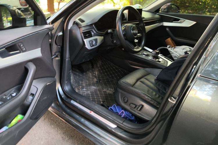 Used Audi A4L 2019 40 TFSI Fashion Edition China VI Emission Standard Driver Seat