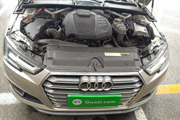 Used Audi A4L 2019 40 TFSI Fashion Edition China VI Emission Standard Engine Bay