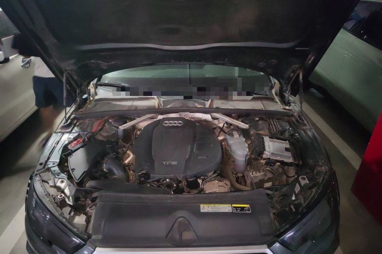 Used Audi A4L 2019 40 TFSI Fashion Edition China VI Emission Standard Engine Bay