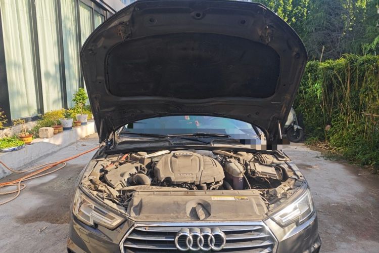 Used Audi A4L 2019 40 TFSI Fashion Edition China VI Emission Standard Engine Bay