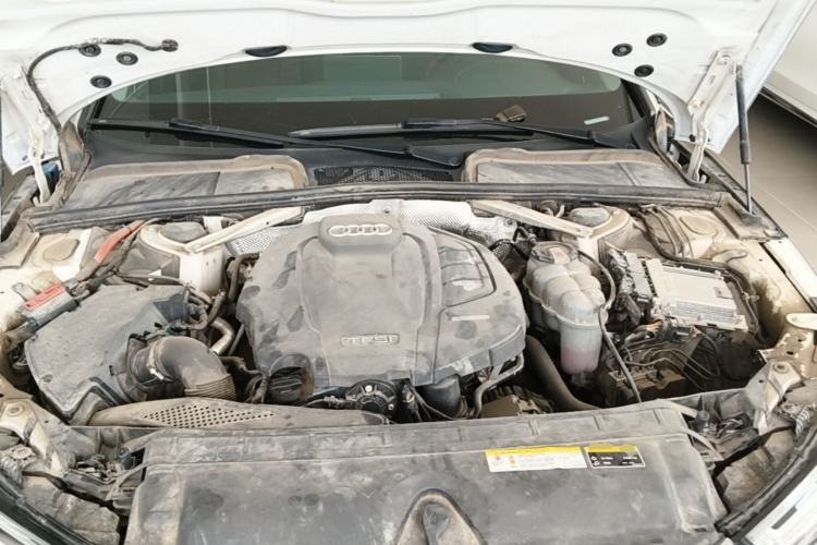 Used Audi A4L 2019 40 TFSI Fashion Edition China VI Emission Standard Engine Bay