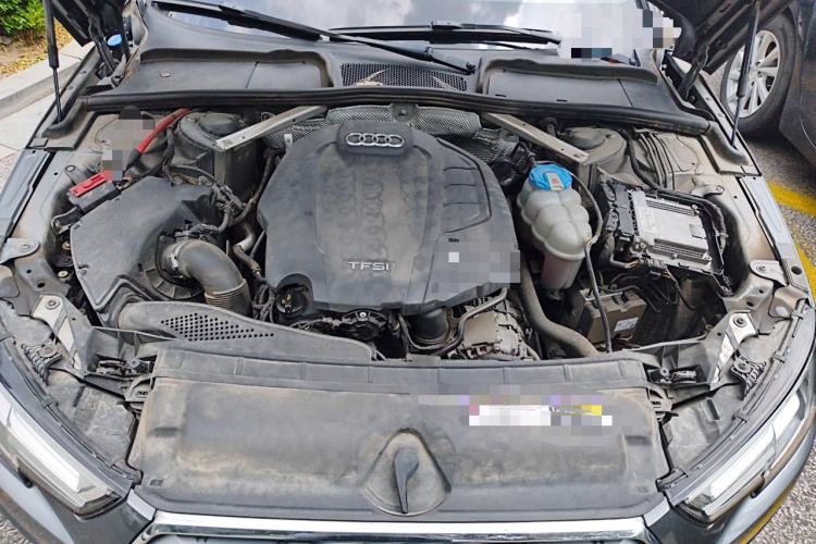 Used Audi A4L 2019 40 TFSI Fashion Edition China VI Emission Standard Engine Bay