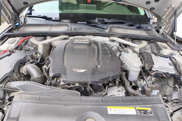 Used Audi A4L 2019 40 TFSI Fashion Edition China VI Emission Standard Engine Bay