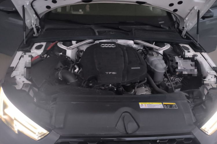 Used Audi A4L 2019 40 TFSI Fashion Edition China VI Emission Standard Engine Bay