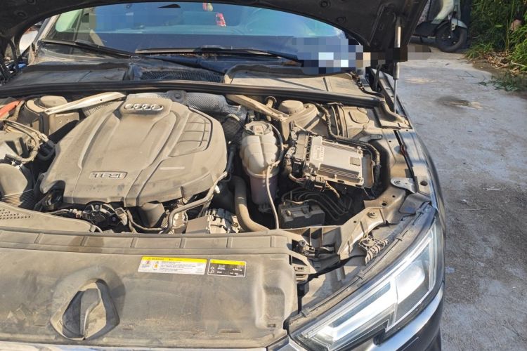 Used Audi A4L 2019 40 TFSI Fashion Edition China VI Emission Standard Engine Bay Left