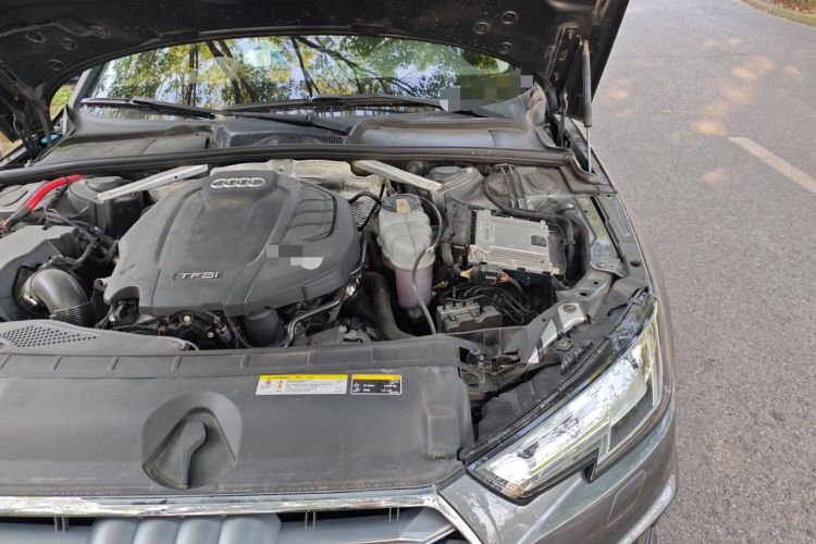 Used Audi A4L 2019 40 TFSI Fashion Edition China VI Emission Standard Engine Bay Left