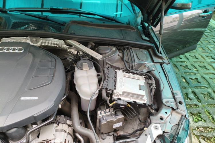 Used Audi A4L 2019 40 TFSI Fashion Edition China VI Emission Standard Engine Bay Left