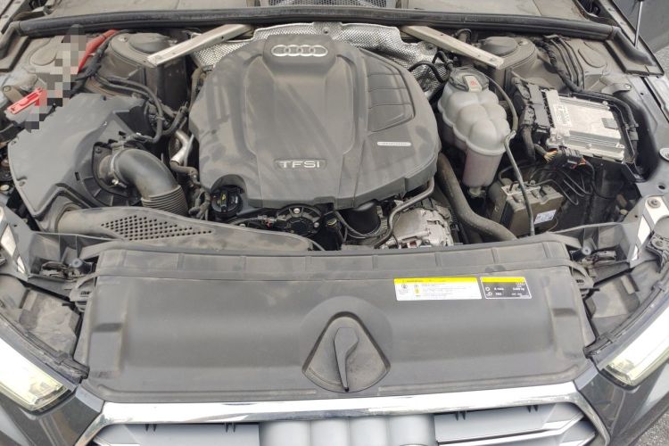 Used Audi A4L 2019 40 TFSI Fashion Edition China VI Emission Standard Engine Bay