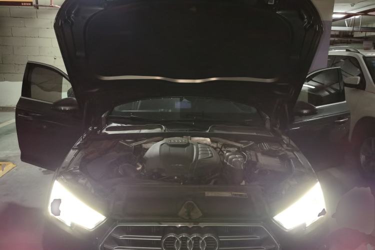 Used Audi A4L 2019 40 TFSI Fashion Edition China VI Emission Standard Engine Bay