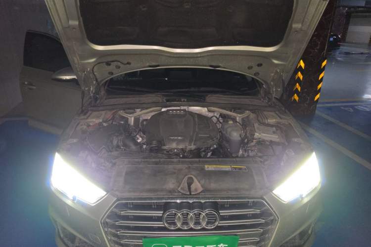 Used Audi A4L 2019 40 TFSI Fashion Edition China VI Emission Standard Engine Bay