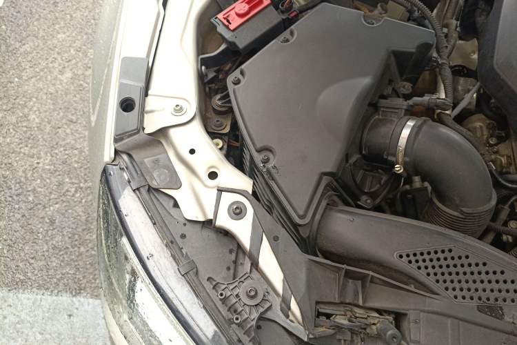 Used Audi A4L 2019 40 TFSI Fashion Edition China VI Emission Standard Engine Bay Right