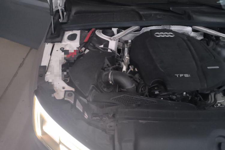 Used Audi A4L 2019 40 TFSI Fashion Edition China VI Emission Standard Engine Bay Right